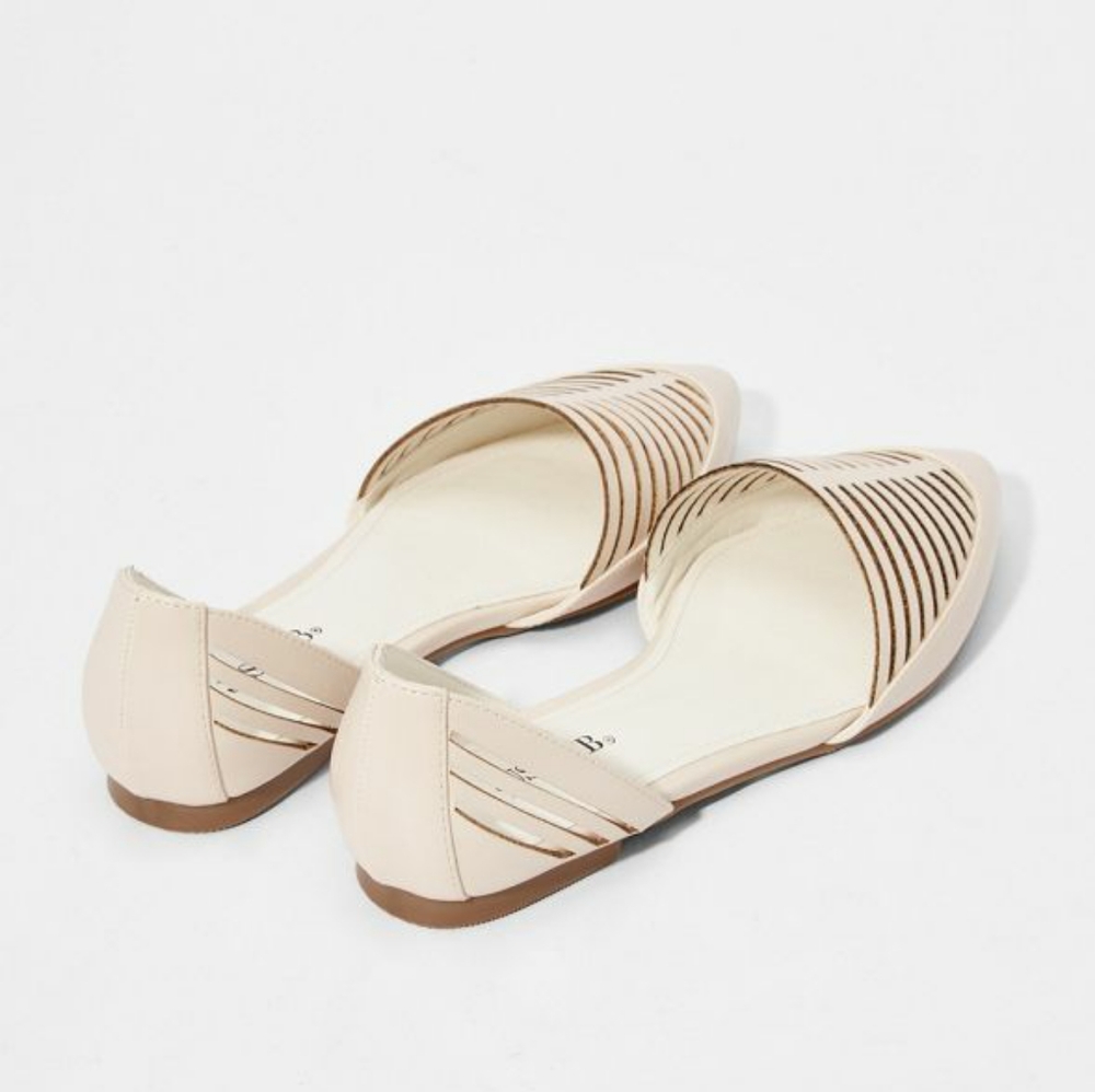 NWOT Cutout Flat shoes in BONE cream JustFab Natia